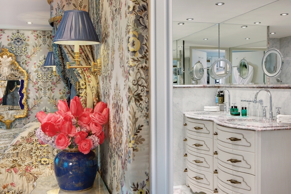 Uniworld SS Maria Theresa - Suite, Bathroom.jpg